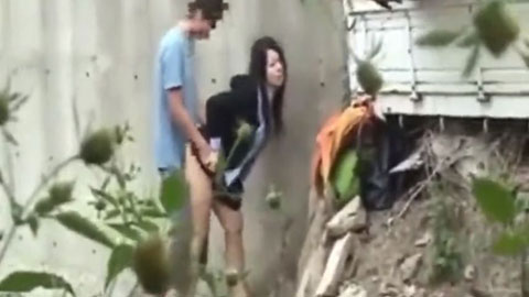 イマドキの女子校生はホテルに行かずに外でタップリご奉仕プレイ