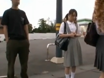 大人しそうな女子校生がターゲット！レイパーに狙われたJKが男子トイレに連れ込まれて強制ハメ！