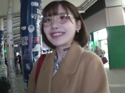 メガネのオタク系美人妻が東京に遊びに来ては不倫に明け暮れるｗｗｗｗｗ