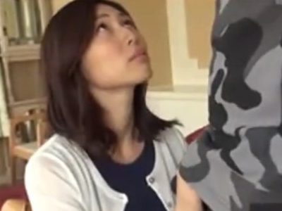 旦那とは格が違うちんぽを見せられて不倫ハメる素人妻
