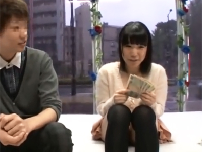 「ぇ…でも友達だし…」何だかんだ言いつつもお金の誘惑に負けて友人とパコる素人娘