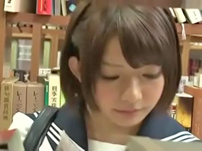セーラー服の激かわ女子校生が図書室で襲われドスケベSEX