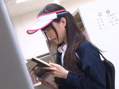本屋で探し物をしていたテニス部JKが変態男に襲われ→強制レ●プ展開に悶絶