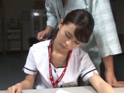 夜勤の疲れで寝落ちしてしまう看護師→患者に襲われ強引ハメ展開